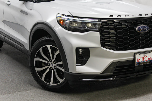 Certified 2026 Ford Explorer ST-Line AWD/4WD image 2