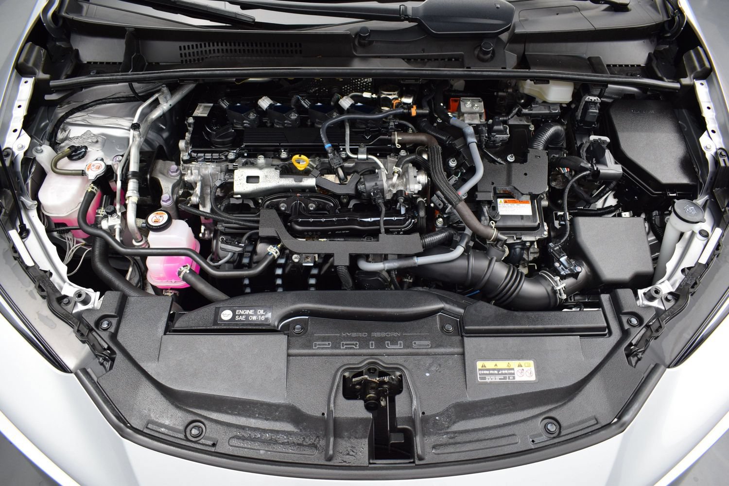 Used 2025 Toyota Prius LE FWD image 9
