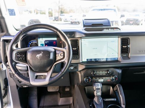 Used 2021 Ford Bronco Outer Banks image 13