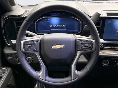 Used 2022 Chevrolet Silverado 1500 LT image 12