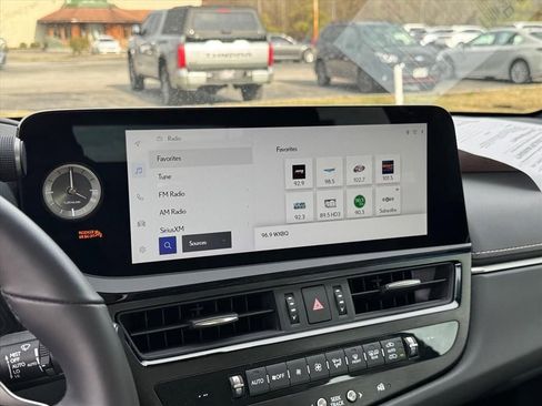 Used 2024 Lexus ES 300h w/ Premium Package image 24