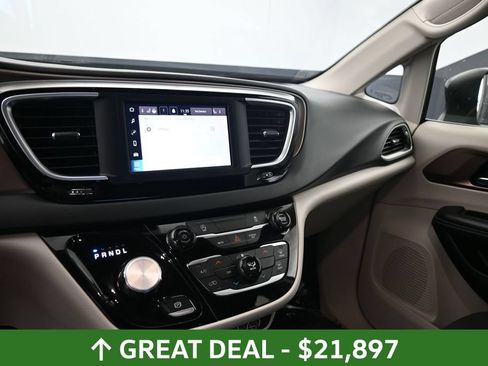 Used 2023 Chrysler Voyager LX FWD image 23