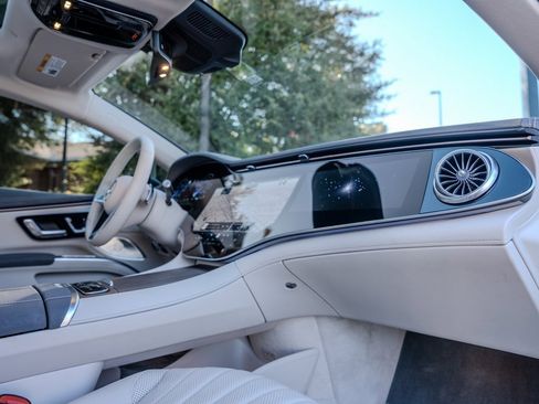 Used 2022 Mercedes-Benz EQS 580 580 image 22