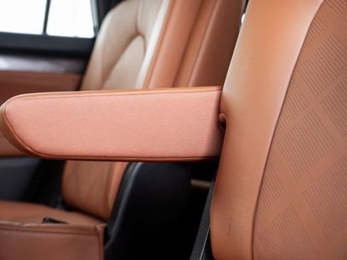 Used 2024 Toyota Highlander Platinum image 32