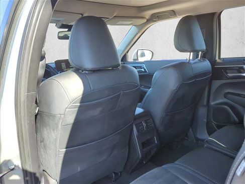 Used 2024 Mitsubishi Outlander SE image 14