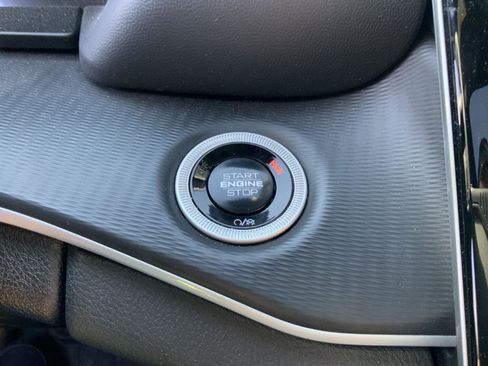 Used 2024 Jeep Grand Cherokee L Altitude AWD/4WD image 17