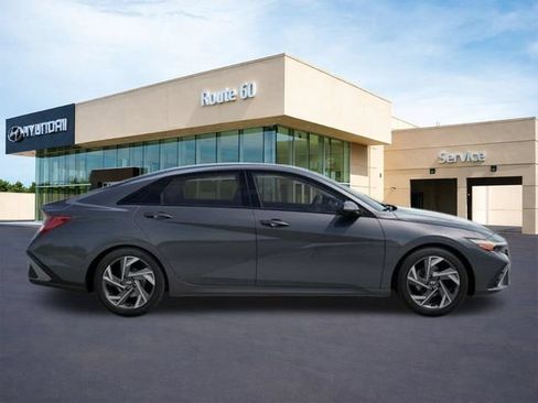 Used 2025 Hyundai Elantra SEL FWD image 7