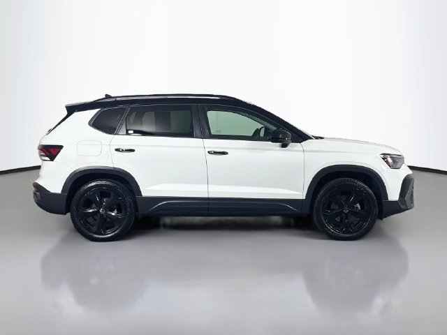 Certified 2025 Volkswagen Taos SE AWD/4WD image 8