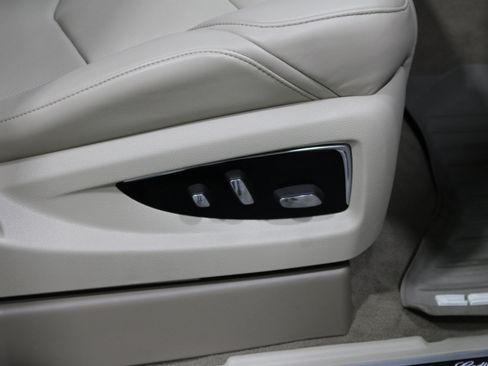 Used 2016 Cadillac Escalade Luxury AWD/4WD image 27
