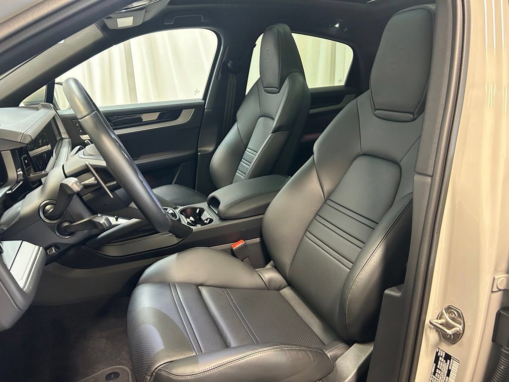 Used 2026 Porsche Cayenne Coupe AWD/4WD image 5