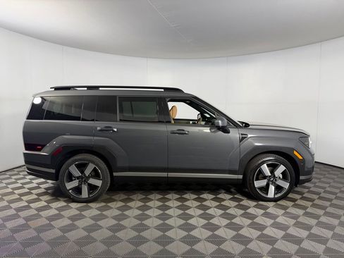 Used 2025 Hyundai Santa Fe Limited FWD image 4