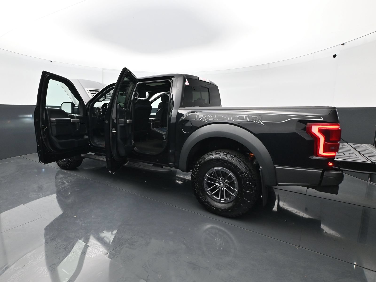Used 2020 Ford F150 Raptor w/ Equipment Group 802A Luxury AWD/4WD image 33