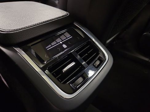 Used 2018 Volvo XC90 T6 Momentum w/ Convenience Package image 26