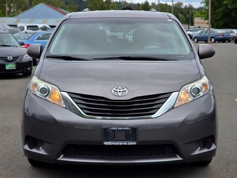Used 2014 Toyota Sienna LE AWD/4WD image 3
