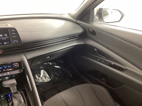 Certified 2025 Hyundai Elantra Sport image 15