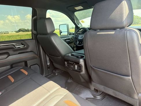 Used 2024 GMC Sierra 2500 AT4 w/ AT4 Preferred Package AWD/4WD image 17