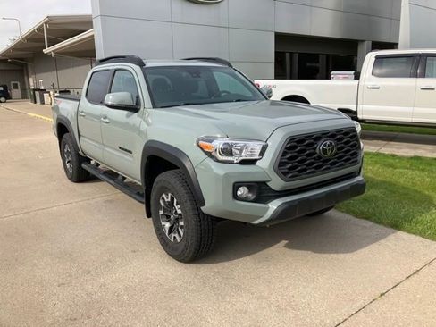 Used 2022 Toyota Tacoma TRD Off-Road w/ Black Out Package (TMS) AWD/4WD image 3
