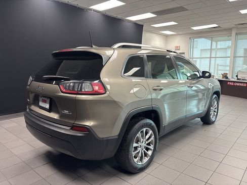 Used 2020 Jeep Cherokee Latitude Plus w/ Comfort/Convenience Group AWD/4WD image 3
