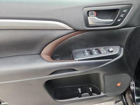 Used 2019 Toyota Highlander Limited AWD/4WD image 12