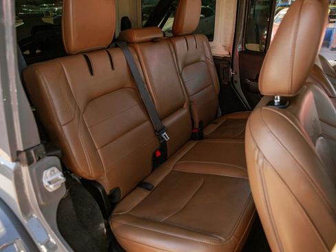 Used 2023 Jeep Wrangler Unlimited Sahara image 12