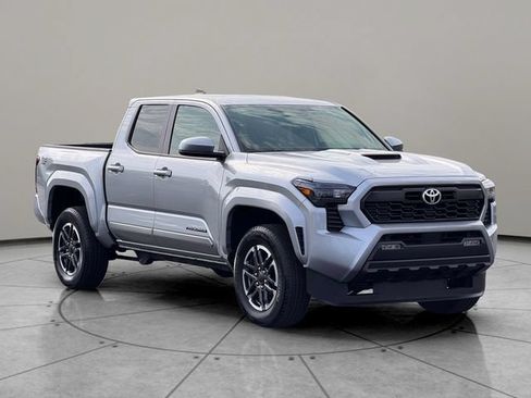 Certified 2025 Toyota Tacoma TRD Sport AWD/4WD image 8