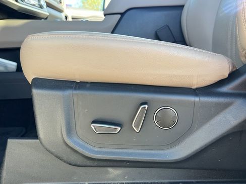 Used 2023 Ford Expedition Limited image 19