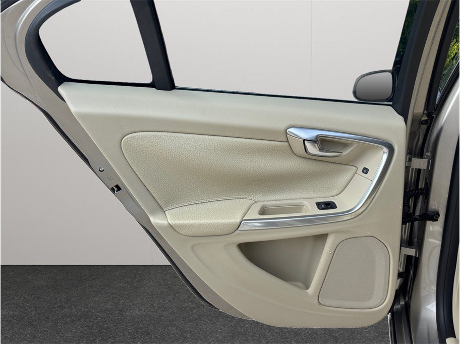 Used 2014 Volvo S60 T5 FWD image 32