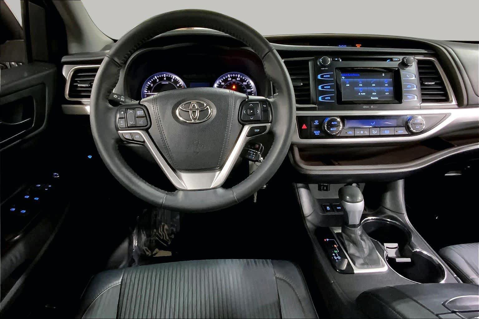 Used 2015 Toyota Highlander Plus AWD/4WD image 6