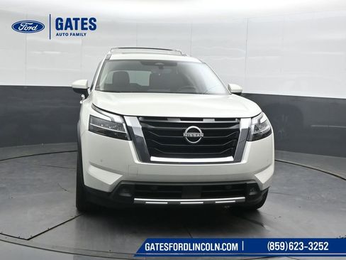 Used 2023 Nissan Pathfinder Platinum AWD/4WD image 5