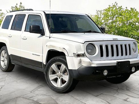 Used 2016 Jeep Patriot Sport w/ Power Value Group AWD/4WD image 3
