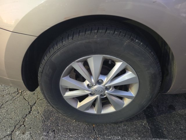 Used 2015 Kia Sedona LX FWD image 7