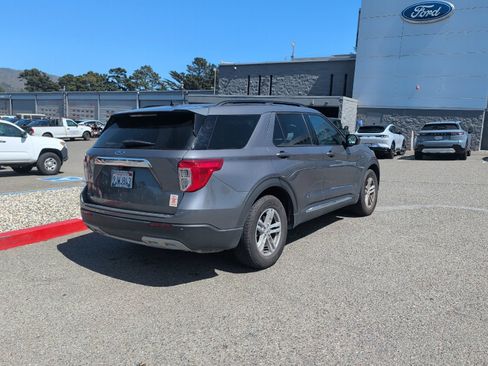 Used 2023 Ford Explorer XLT w/ Equipment Group 202A RWD image 9