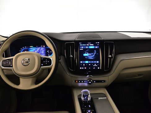 Used 2023 Volvo XC60 B5 Ultimate w/ Climate Package image 3