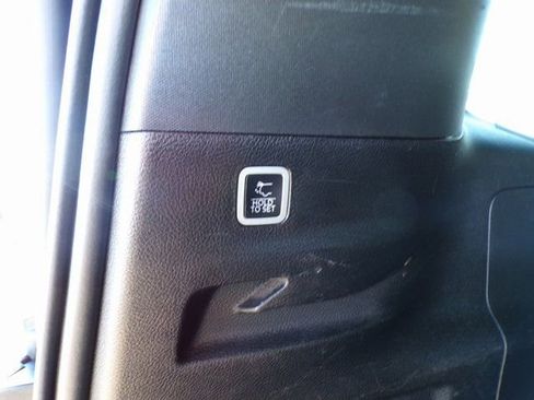 Used 2024 Jeep Wagoneer L Series II w/ Flexible Seating Group image 8