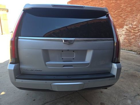 Used 2016 Cadillac Escalade Luxury image 6