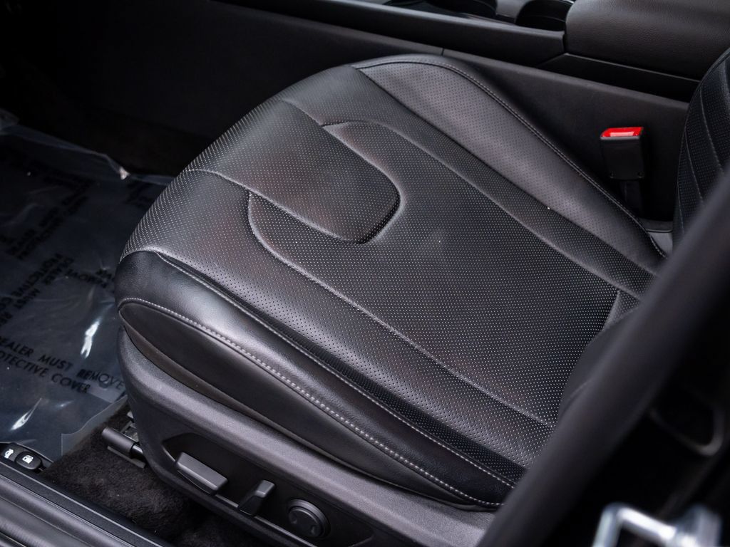 Used 2023 Hyundai Elantra Limited w/ Cargo Package FWD image 16