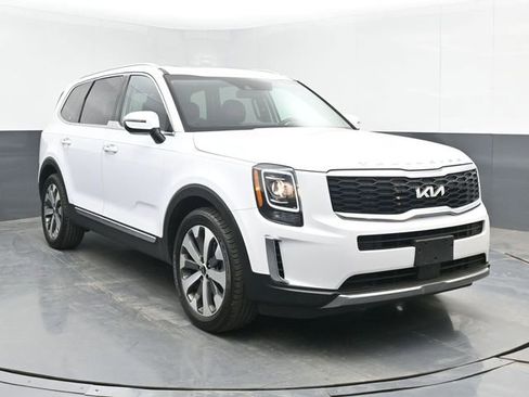 Used 2022 Kia Telluride S AWD/4WD image 2