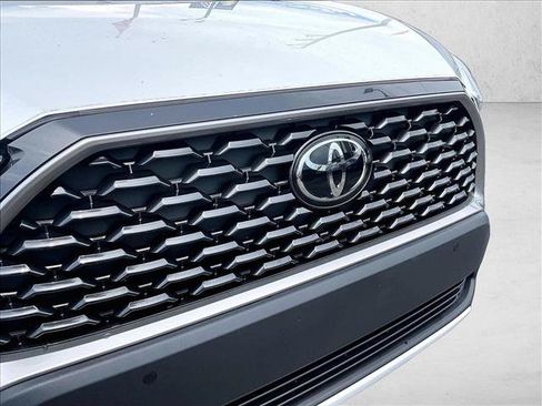 Used 2023 Toyota Corolla Cross XLE FWD image 29