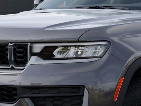 New 2026 Jeep Grand Cherokee Altitude image 10