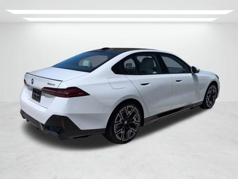 New 2026 BMW 550e xDrive AWD/4WD image 4