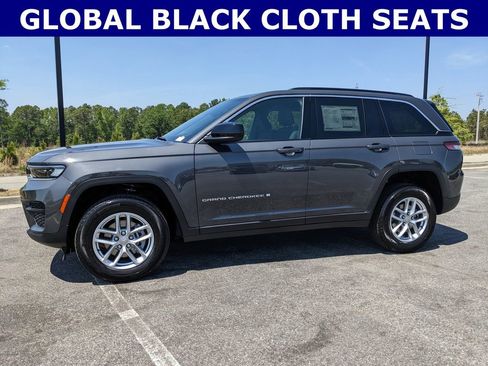 Used 2026 Jeep Grand Cherokee Laredo image 4