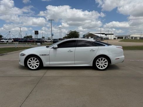 Used 2017 Jaguar XJ R-Sport RWD image 7