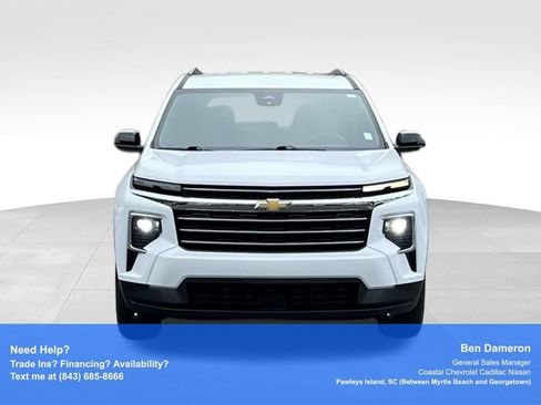 Used 2025 Chevrolet Traverse LT AWD/4WD image 2