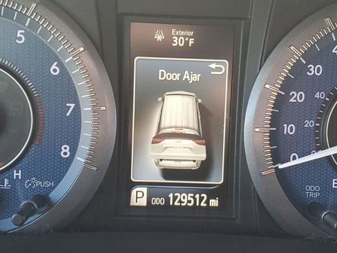 Used 2015 Toyota Sienna XLE image 15