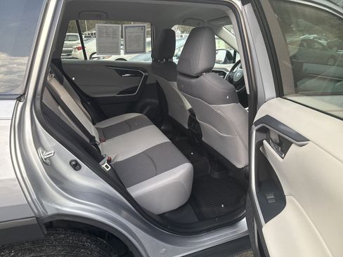 Used 2021 Toyota RAV4 XLE image 18