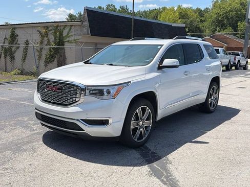 Used 2017 GMC Acadia Denali w/ Technology Package FWD image 7