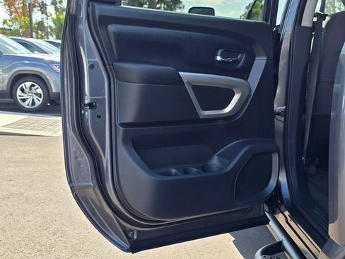 Used 2022 Nissan Titan SV w/ SV Convenience Package image 20