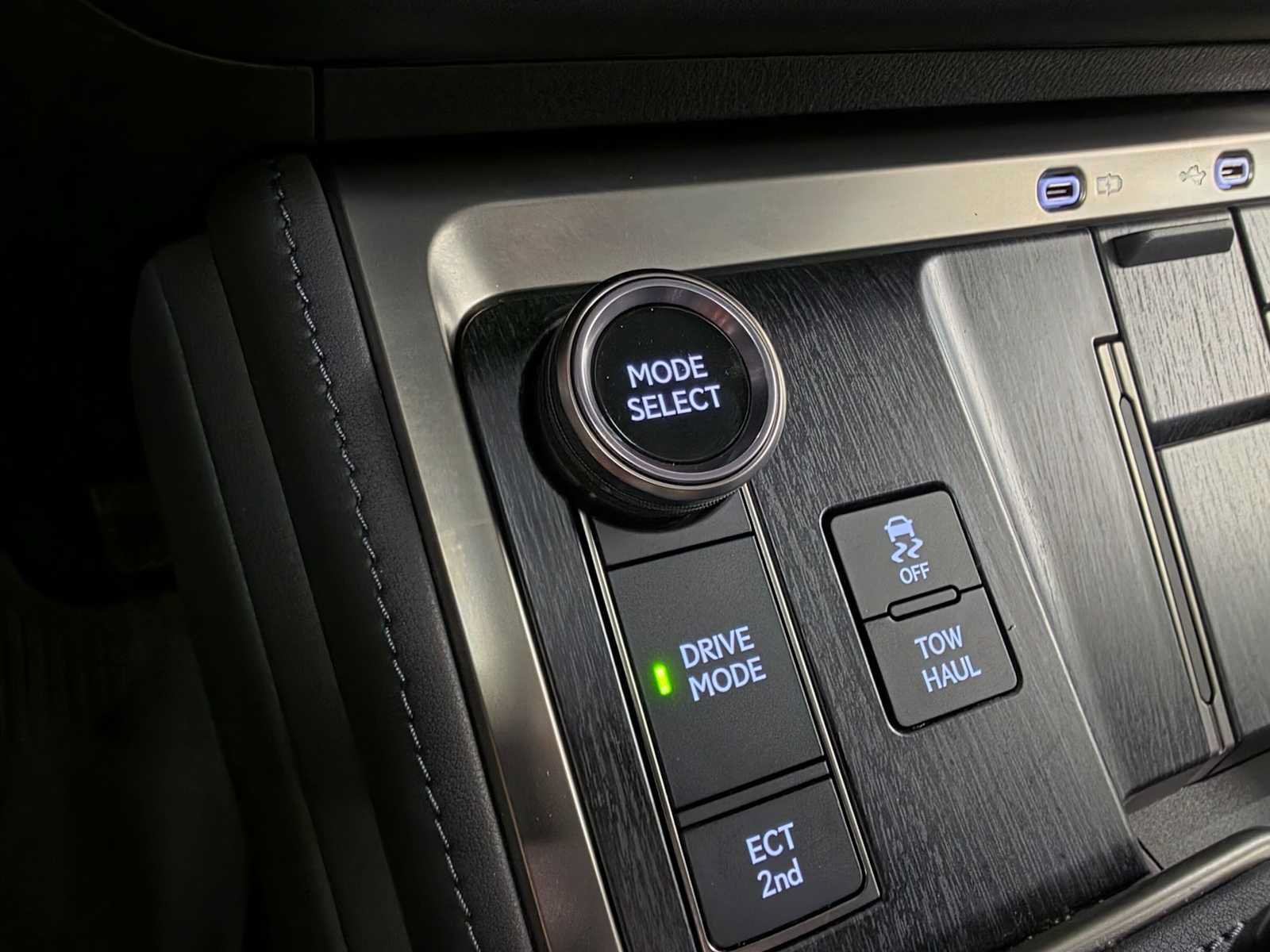 Used 2024 Lexus GX 550 w/ Cold Area Package AWD/4WD image 32