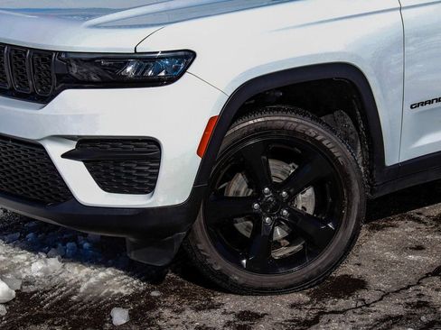 Used 2024 Jeep Grand Cherokee Altitude image 46