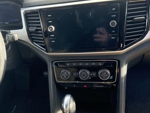 Used 2022 Volkswagen Atlas Cross Sport SE image 11